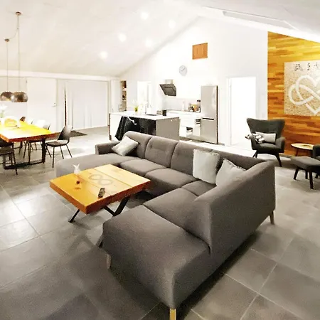 بيت للعطل 9 Person In