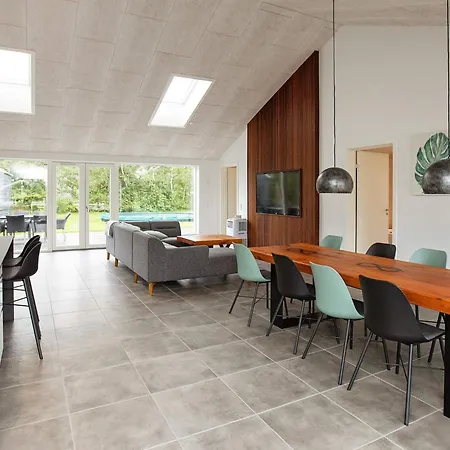 9 Person In Dannemare