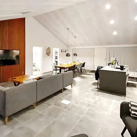 9 Person In * Dannemare